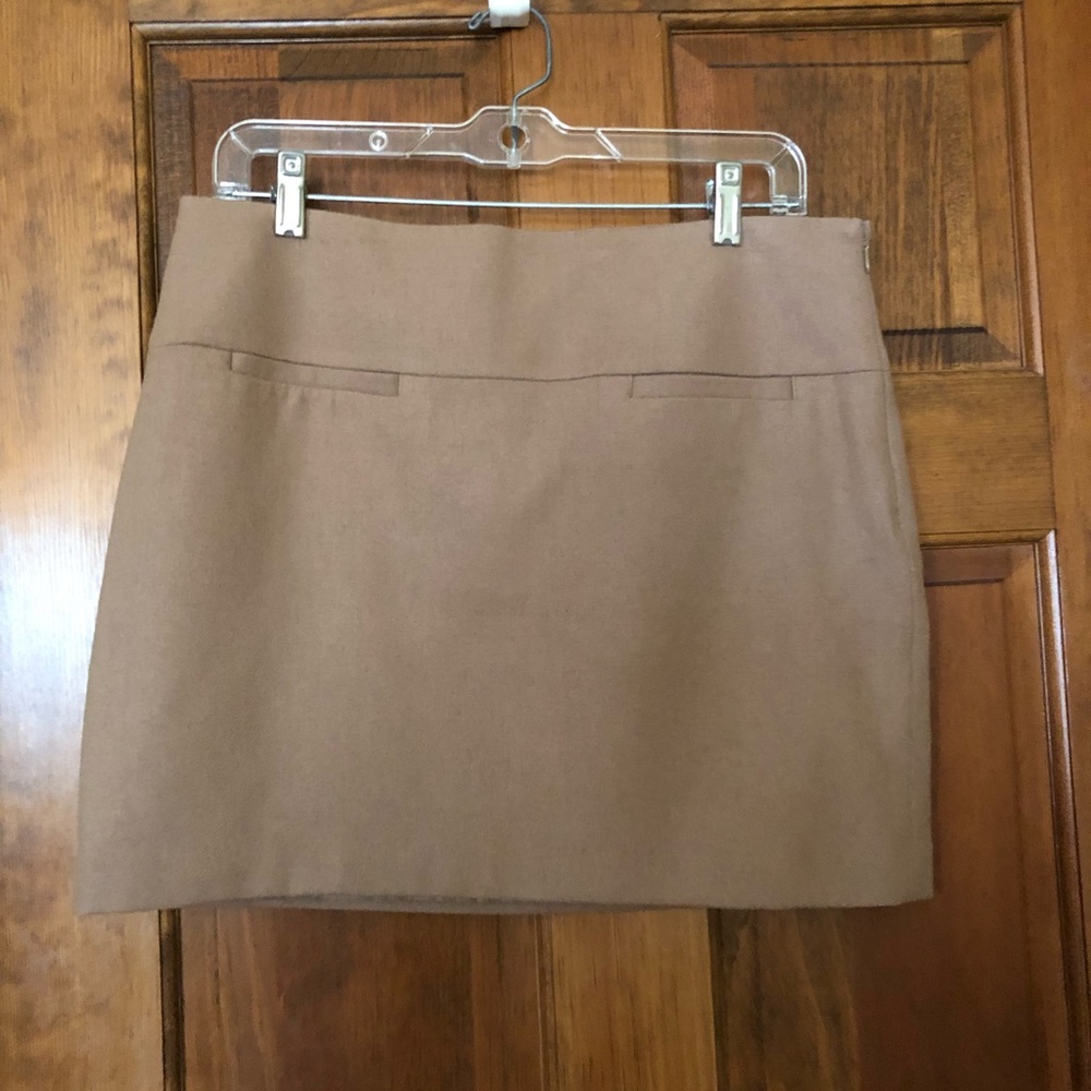 Gap beige lined skirt - size 6